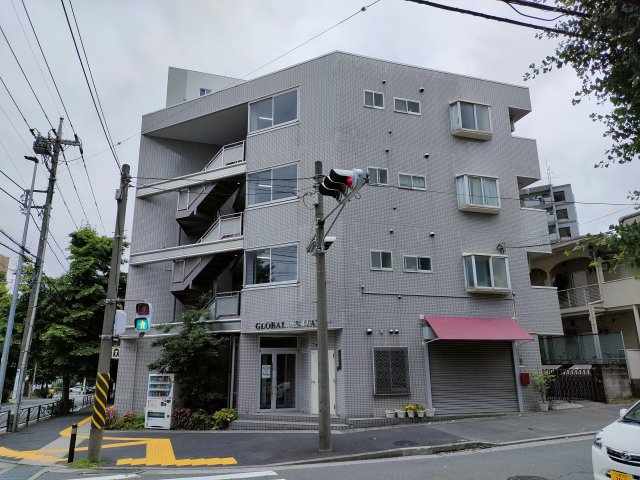 【グローバル秋田屋の建物外観】