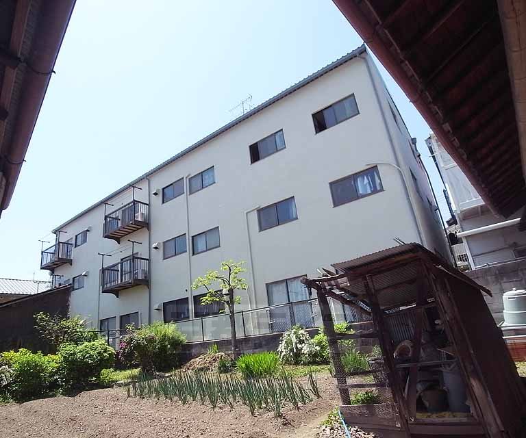 京都市北区上賀茂山本町のマンションの建物外観