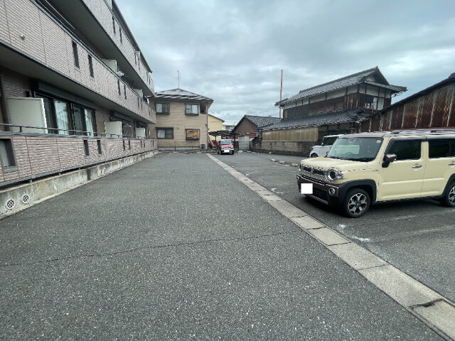 【倉敷市水江のアパートの駐車場】