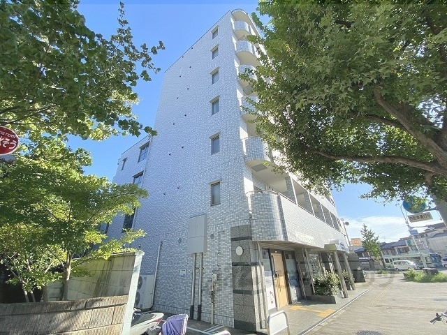 京都市北区紫野西御所田町のマンションの建物外観