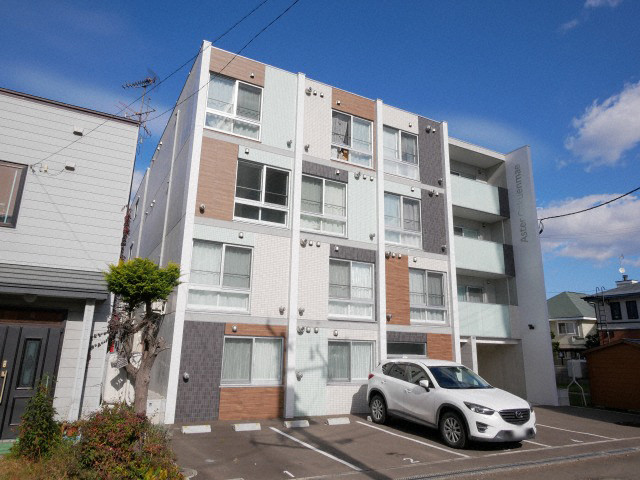 【札幌市豊平区水車町のマンションの建物外観】