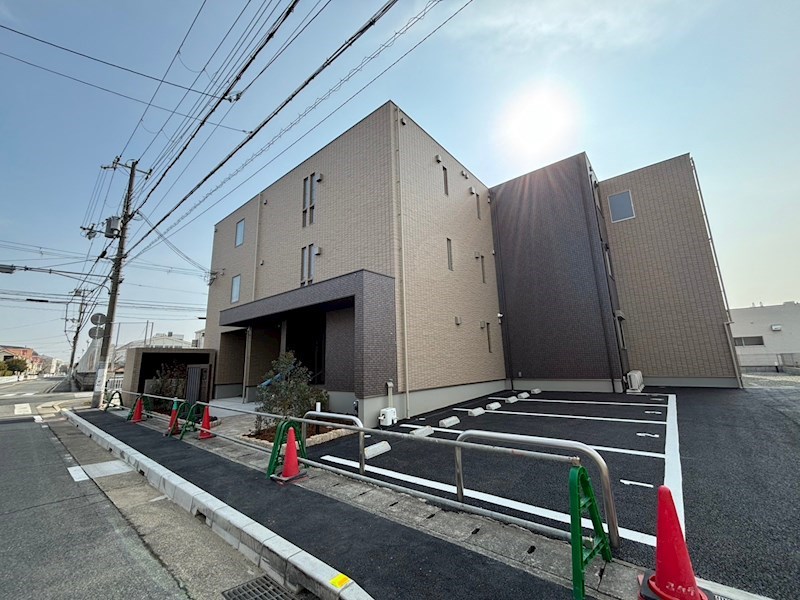 尼崎市若王寺のマンションの建物外観