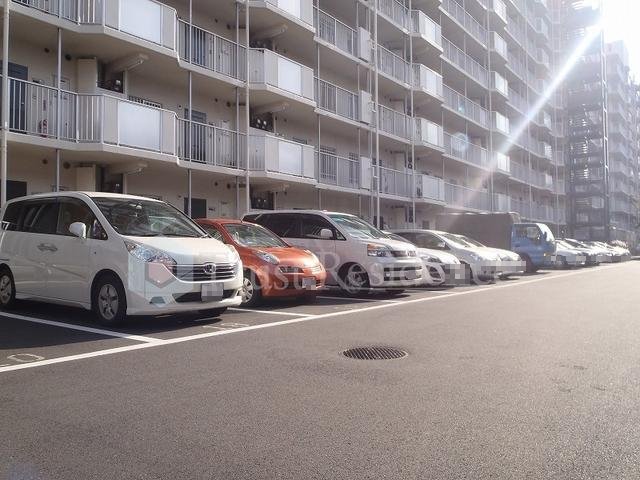 【江東区枝川のマンションの駐車場】