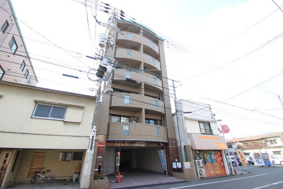 【広島市西区福島町のマンションの建物外観】