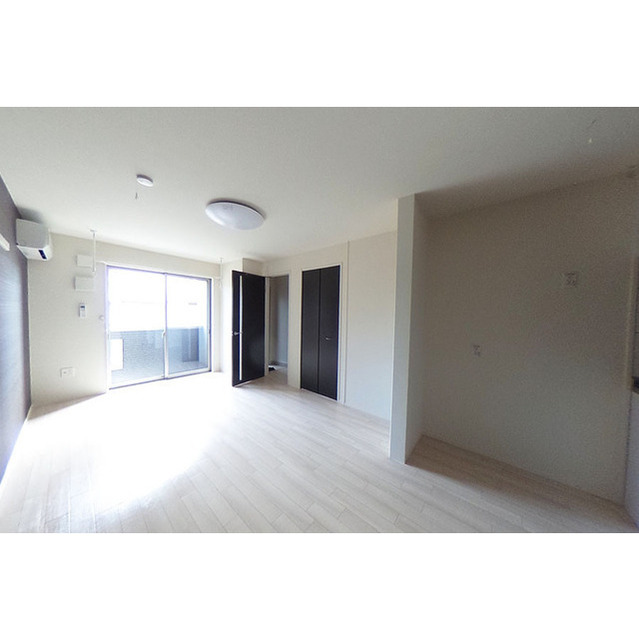 居室・リビング　１１．５帖の解放感ある洋室