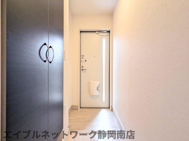 玄関　落ち着いた玄関です