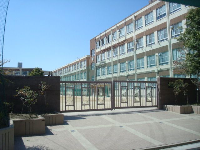 中学校　名古屋市立浄心中学校（中学校）まで812m