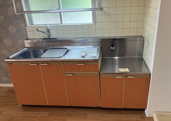キッチン　換気のできる窓のあるキッチンはガスコンロ設置可能☆場所を取る