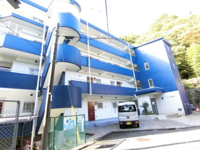 建物外観　複数沿線利用できる「日吉」駅まで徒歩11分！通勤通学・お買物