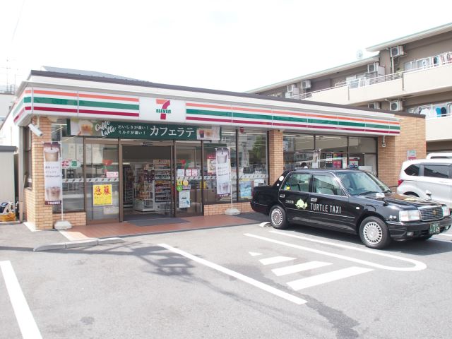 コンビニ　セブンイレブン（コンビニ）まで240m