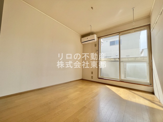 居室・リビング　ダイニングテーブルを置いたり自由にレイアウトできます☆