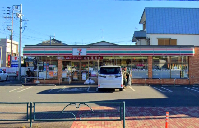 コンビニ　セブンイレブン立川泉体育館駅前店（コンビニ）まで591m