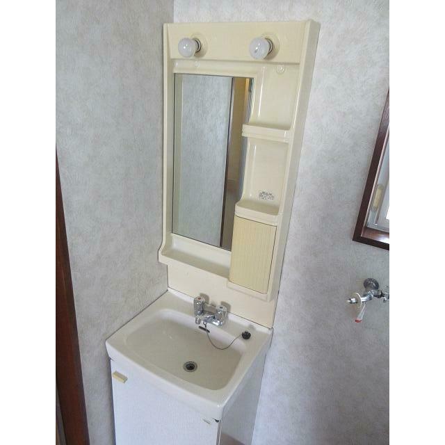 洗面設備　窓有り・別室参考画像