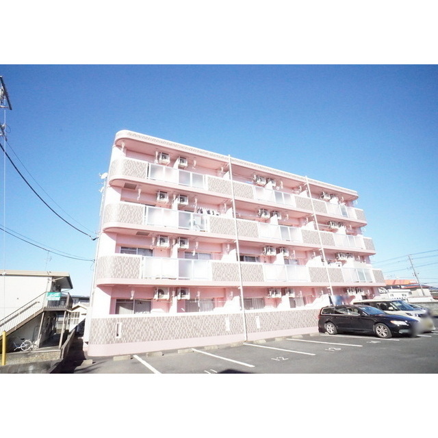 建物外観　駐車場もゆったり確保