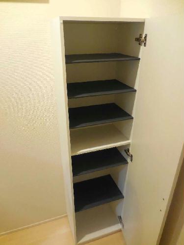 収納　靴箱は仕切りを変えられるのでブーツ等もらくらく収納できます。
