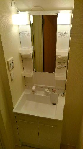 洗面設備　独立洗面台で忙しい朝でもスムーズに支度が出来ます。