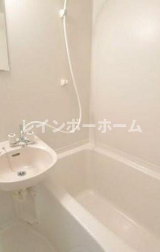 バス・シャワールーム　コンパクトで使いやすいお風呂です