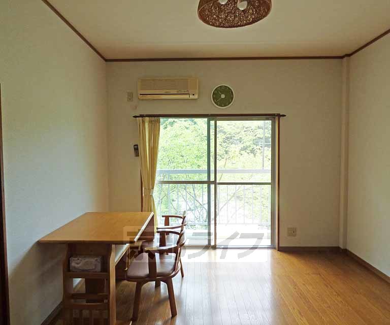 グリーンヒルズの居間写真