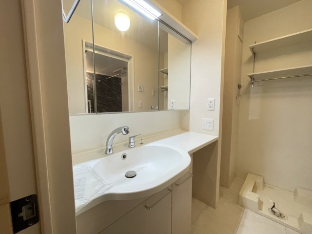 洗面設備　※同物件写真