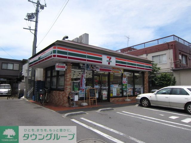 コンビニ　セブンイレブン（コンビニ）まで820m