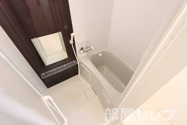 バス・シャワールーム　１０１号室の写真です。