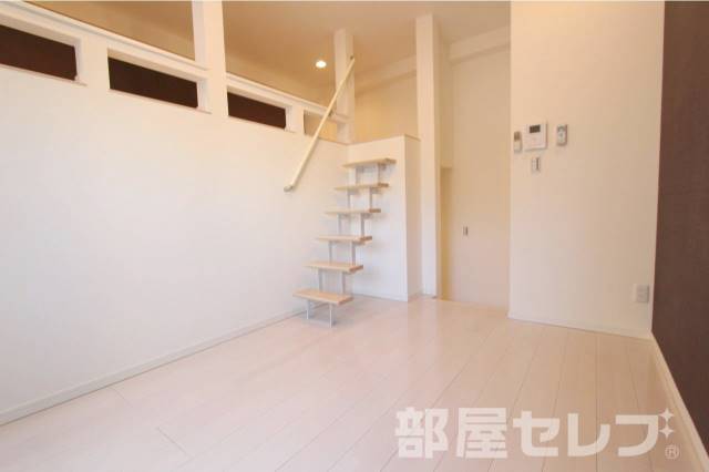 居室・リビング　１０１号室の写真です。