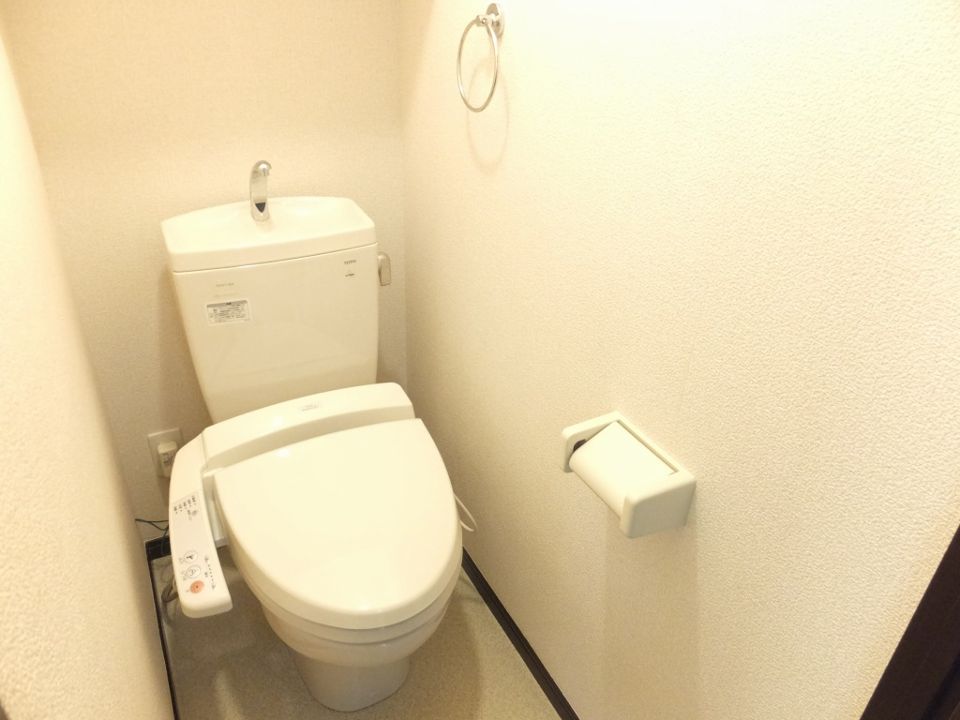 トイレ　温水洗浄便座対応の物件です。