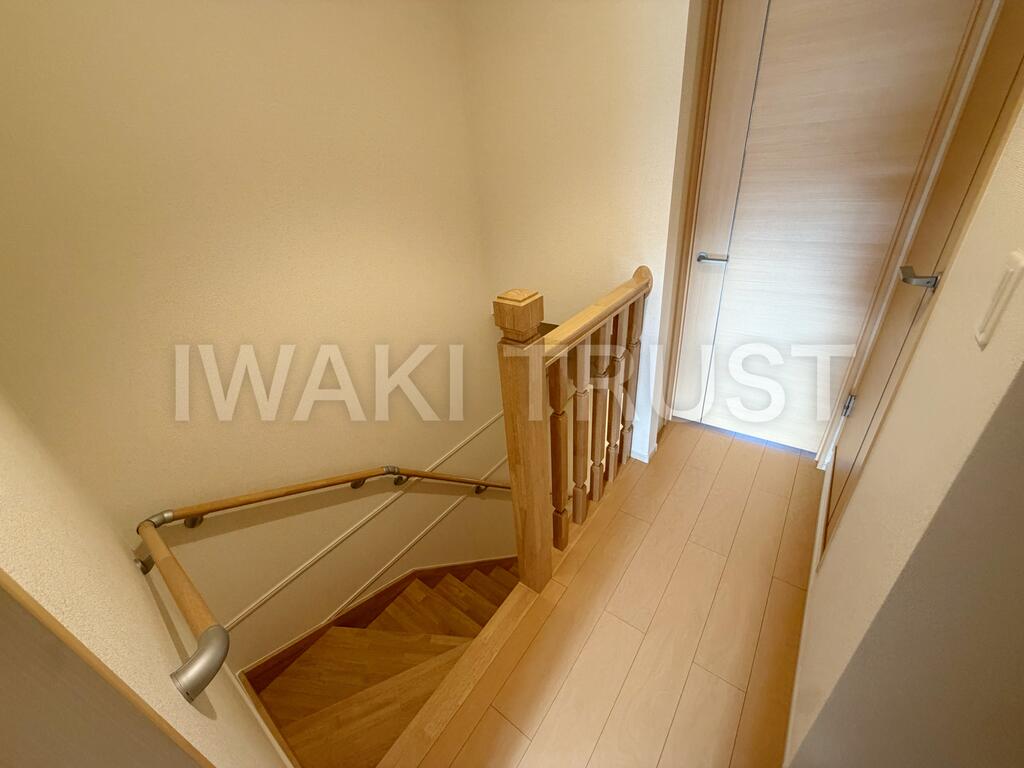 その他部屋・スペース　階段は手すり付きで安心！
