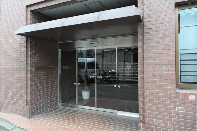 エントランス　建物の内部です