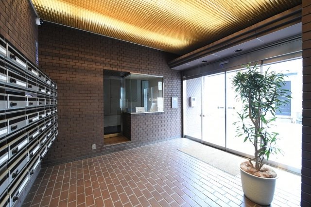 ロビー　ゆとりのあるエントランスです