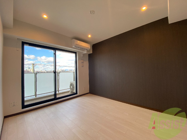 居室・リビング　明るくて清潔感がある広々としたお部屋でゆったり休めます。