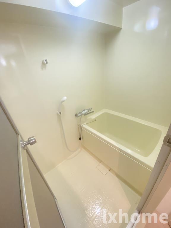 バス・シャワールーム　コンパクトで使いやすいお風呂です