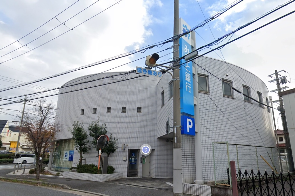 銀行　みなと銀行岩岡支店（銀行）まで828m