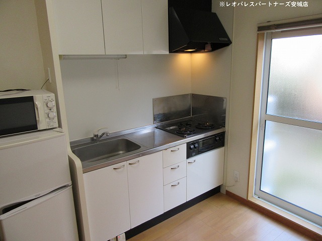 キッチン　システムキッチン（ガスコンロ3口、グリル付き）