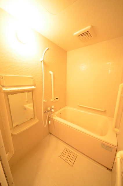 バス・シャワールーム　★ゆったりとしたバスルームで癒しのひと時を…★