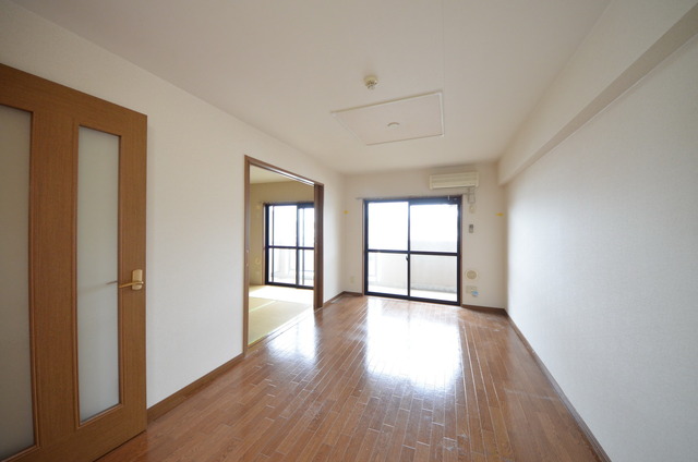 居室・リビング　★大きな窓が、リビングを明るくしてくれます★