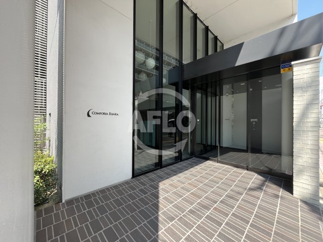 エントランス　コンフォリア江坂　エントランス