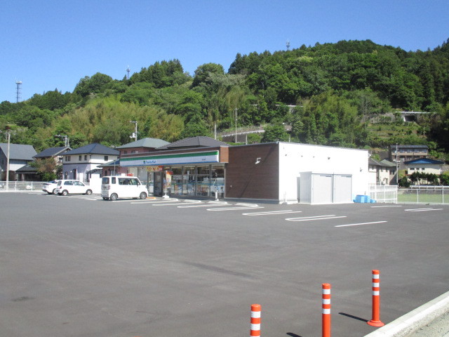 コンビニ　ファミリーマート西大洲店（コンビニ）まで600m