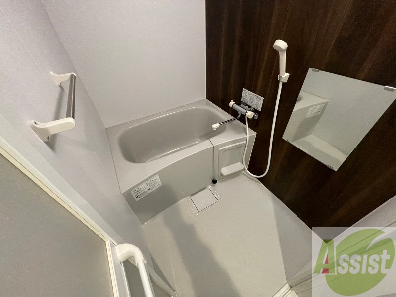 バス・シャワールーム　お風呂になります。一日の疲れを癒してくださいね。