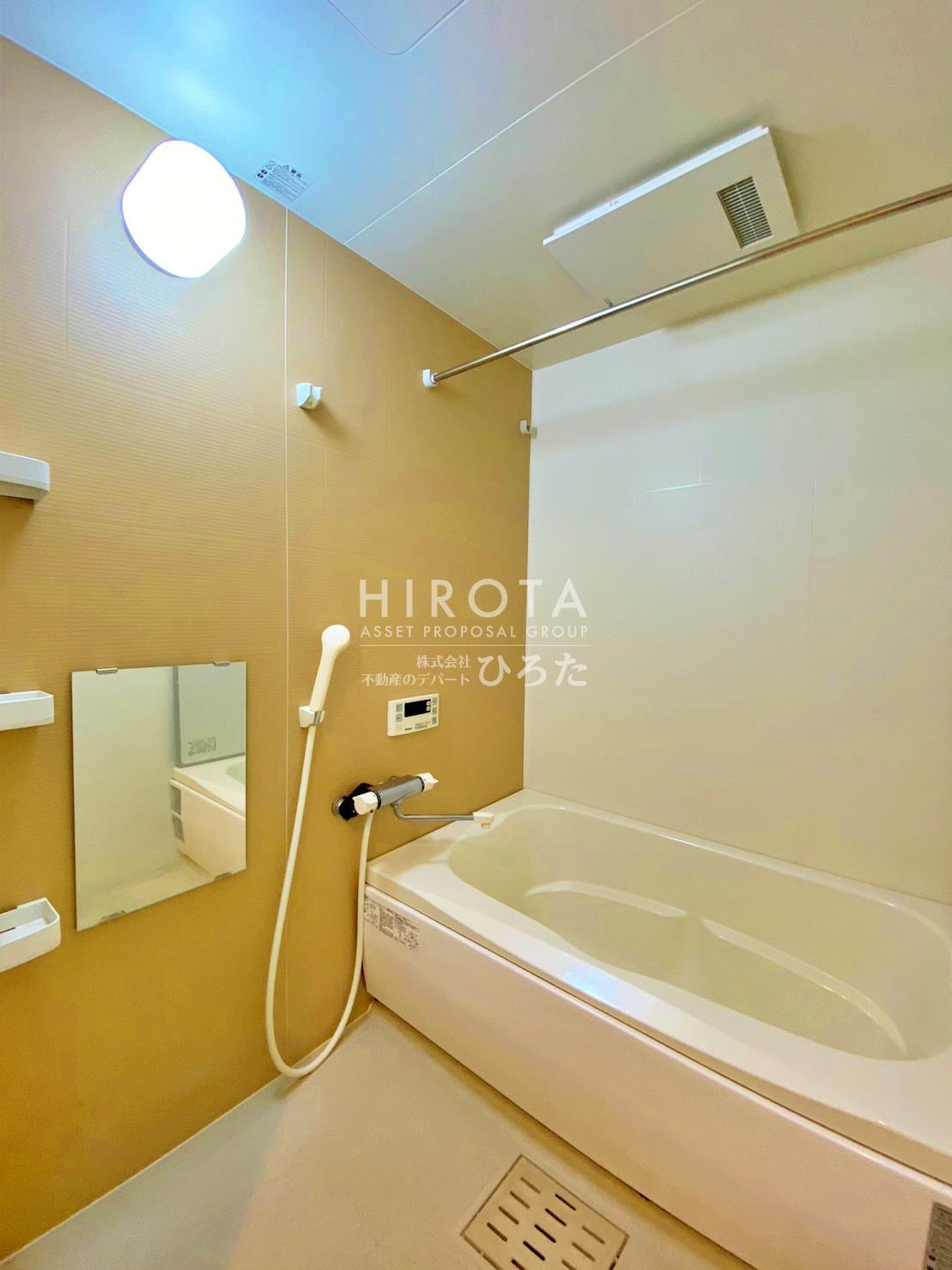 バス・シャワールーム　※写真は4号タイプ。3号は反転になります。※