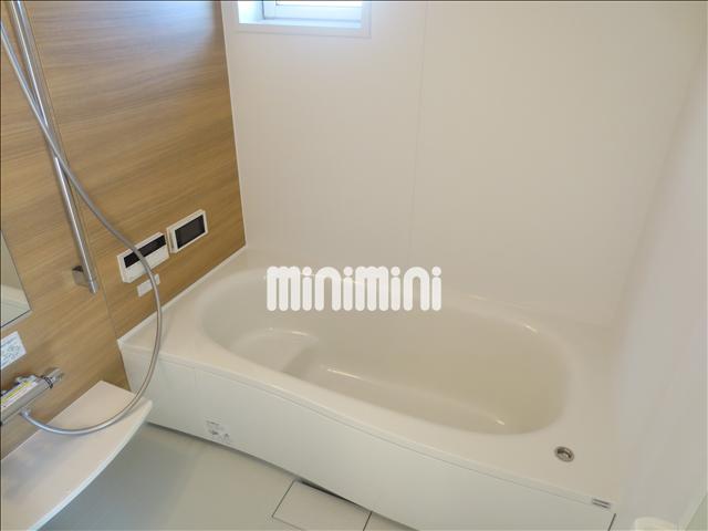 バス・シャワールーム　追炊き、浴室テレビが付いているお風呂です。