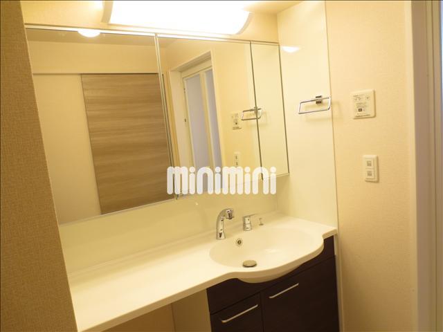 洗面設備　洗髪洗面化粧台です。