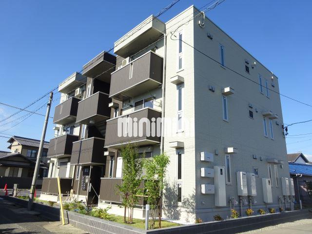 建物外観　オートロック付きの３階建ての物件です。