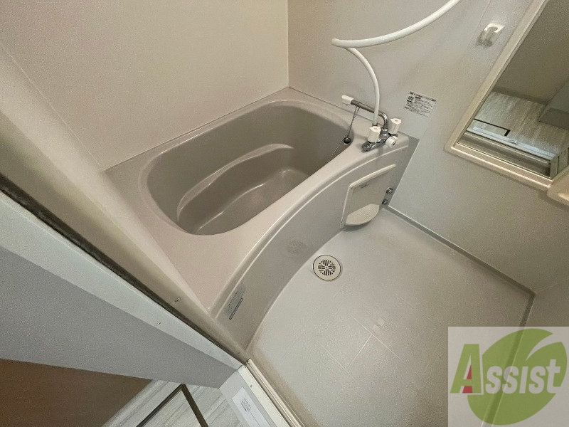 バス・シャワールーム　こちらはお風呂。一日の疲れをここで癒してください。