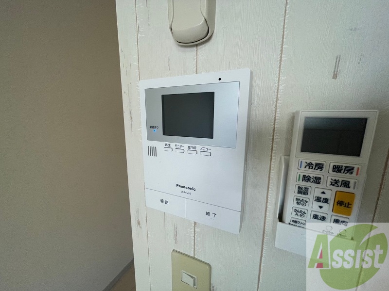 セキュリティ　モニターホンなので来客様の顔が見れます。安心ですね！