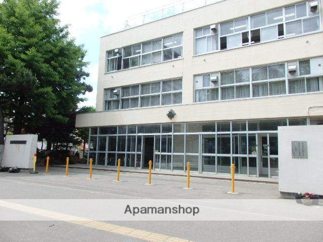 小学校　札幌市立中央小学校（小学校）まで688m