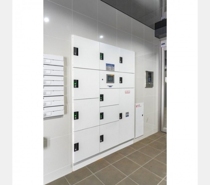 ロビー　宅配BOX設置しております♪