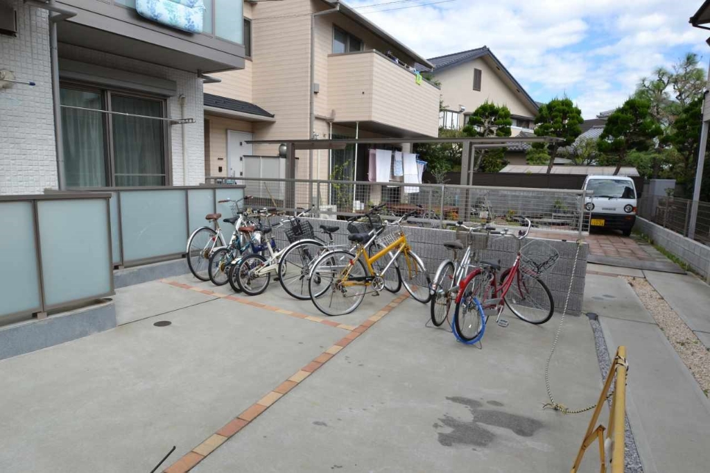 駐車場　駐車場区画と駐輪場スペースです☆