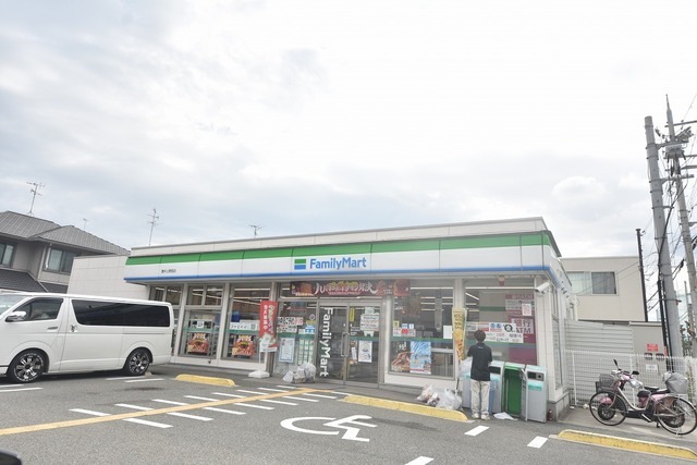コンビニ　ファミリーマート　箕面瀬川二丁目（コンビニ）まで391m
