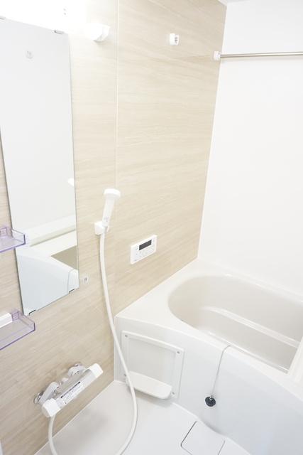 バス・シャワールーム　バスルームです